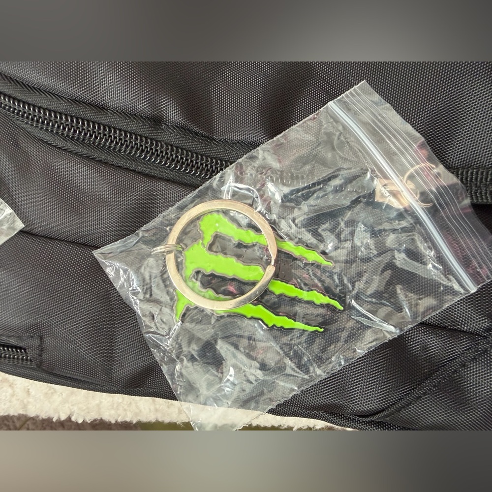 New Monster Energy Drink Drawstring Bag w Black Cap + Keychain - Picture 12 of 13